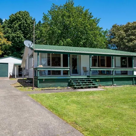 Gisborne Point Retreat - Lake Rotoiti Holiday Home