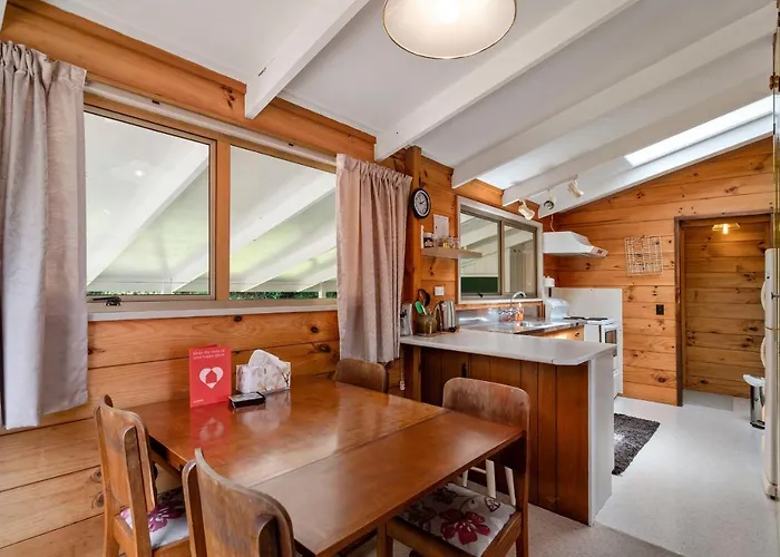 Gisborne Point Retreat - Rotoiti Rotorua