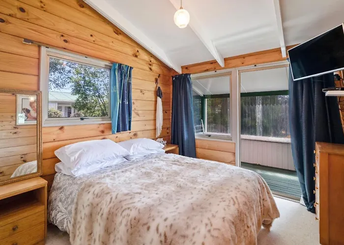 Gisborne Point Retreat - Rotoiti